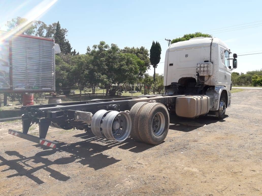 Chasis de camión intervenido en el taller